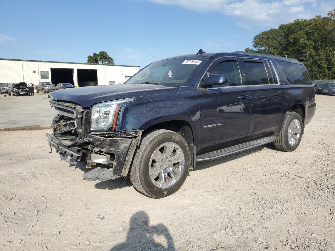 2018 GMC Yukon Xl C1500 Sle VIN: 1GKS1FKC0JR163300 Lot: 75718254