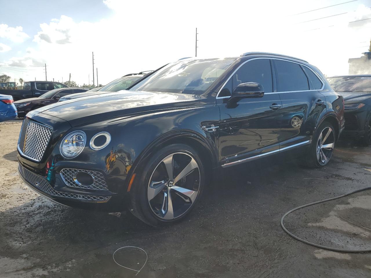 2017 Bentley Bentayga VIN: SJAAC2ZV9HC012780 Lot: 83192134