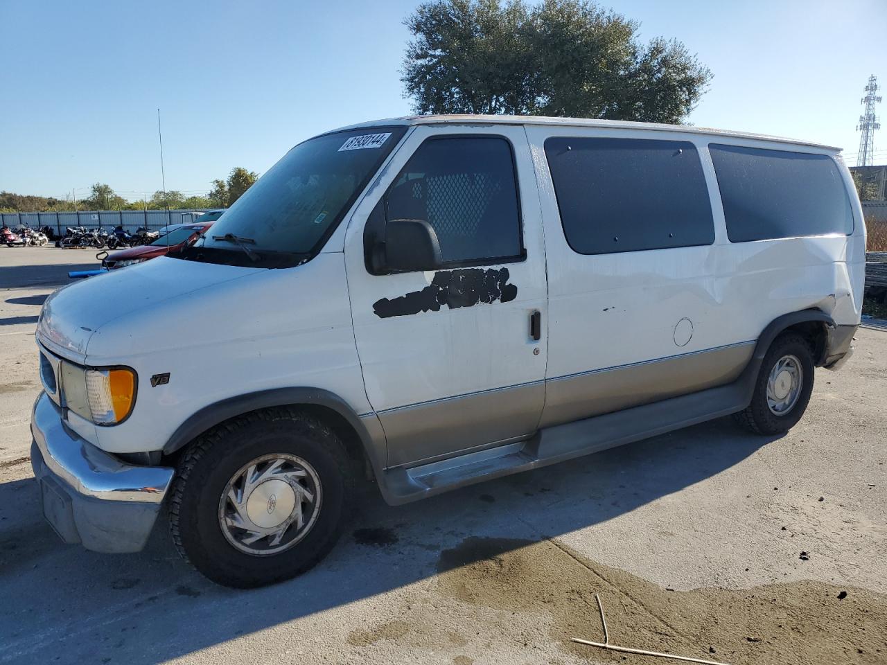 2001 Ford Econoline E150 Wagon VIN: 1FMRE11L61HA92656 Lot: 81930144