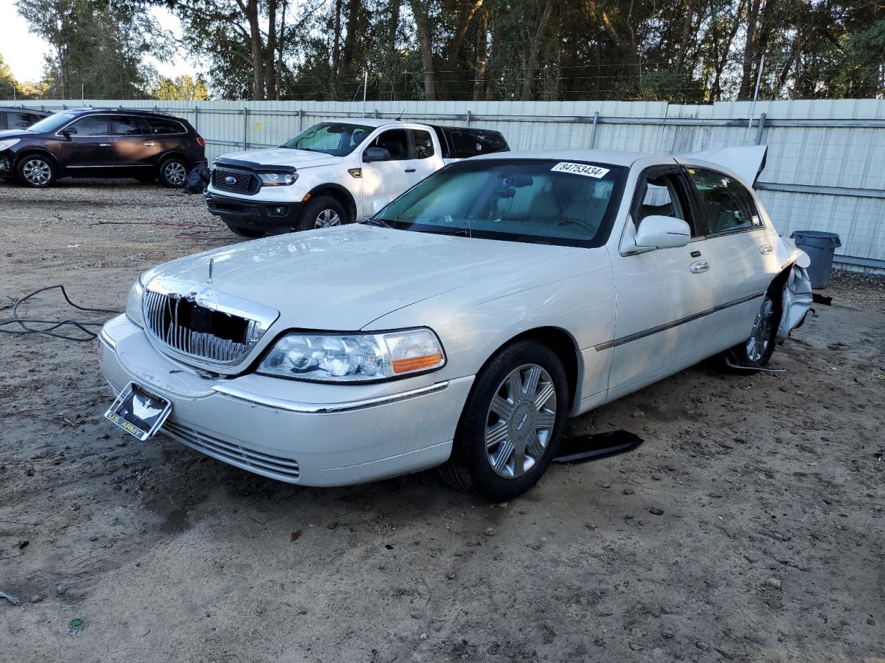 2004 Lincoln Town Car Ultimate VIN: 1LNHM83W54Y631089 Lot: 84753434