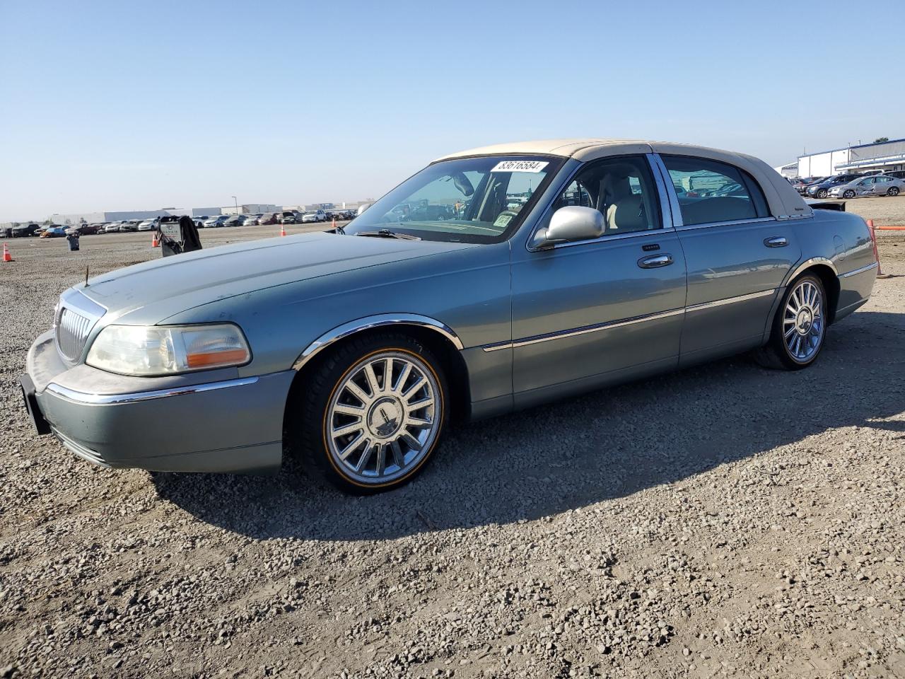 2004 Lincoln Town Car Executive VIN: 1LNHM81W24Y666076 Lot: 83616584