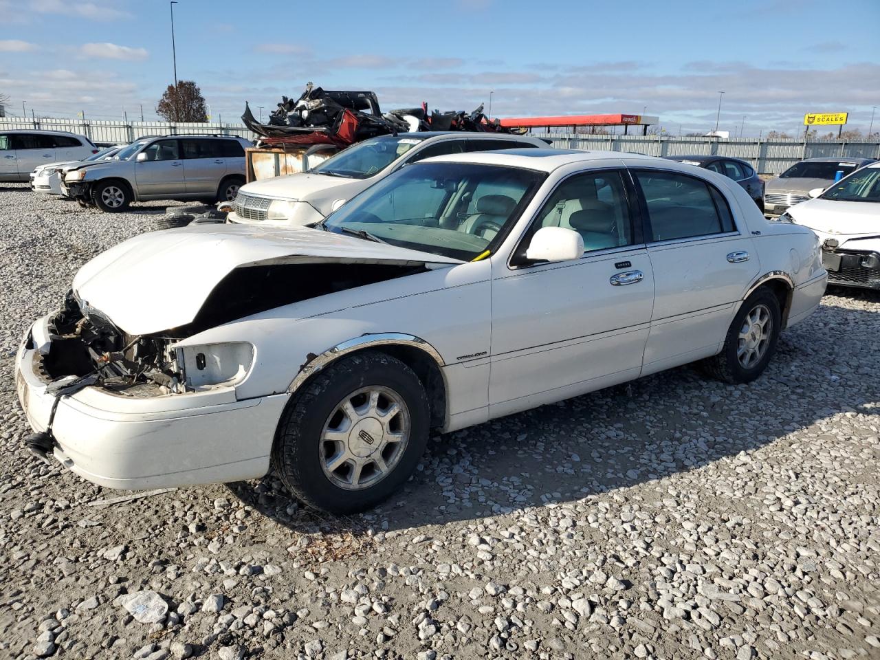 2001 Lincoln Town Car Signature VIN: 1LNHM82WX1Y723649 Lot: 84382614