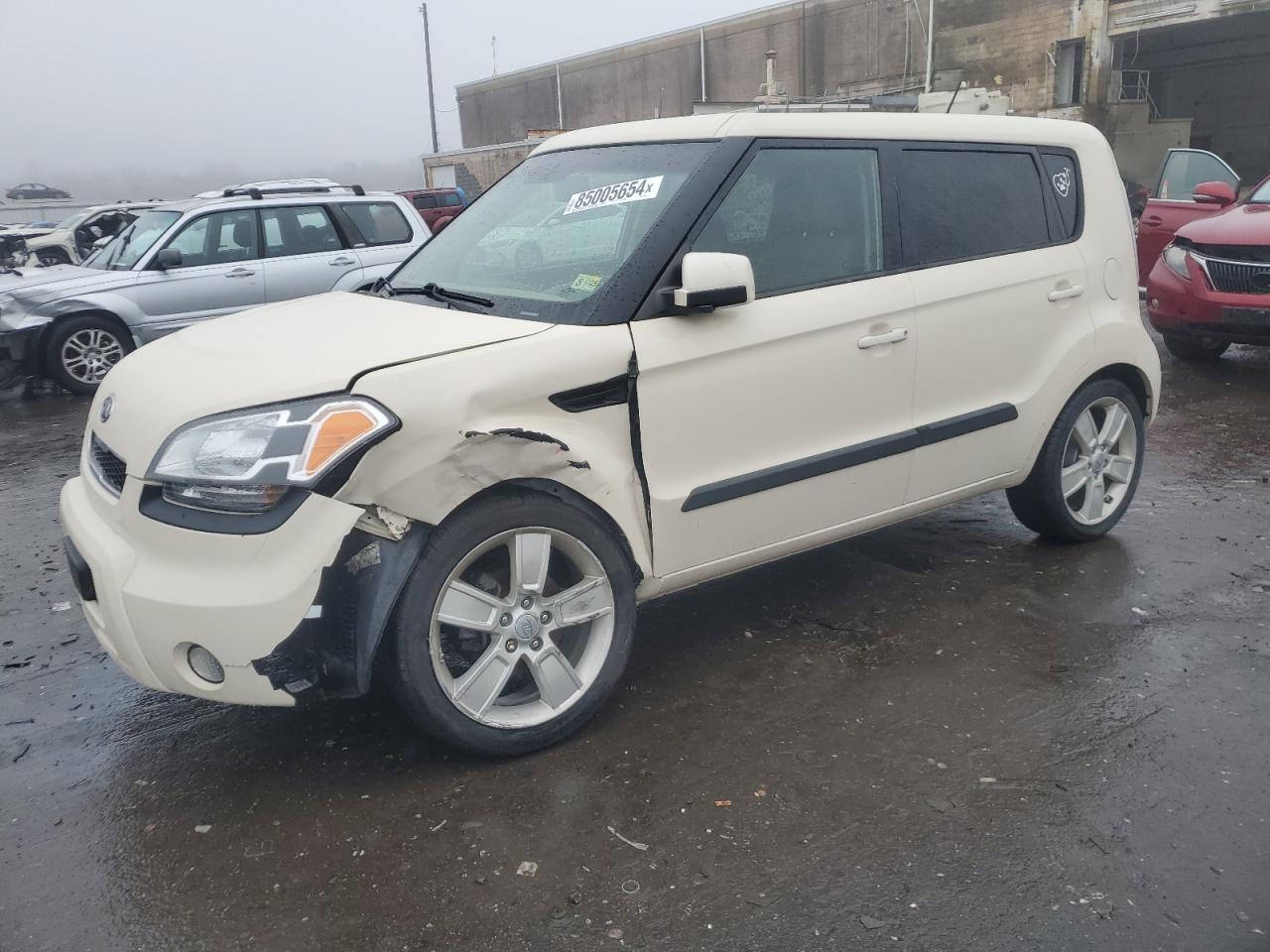 2011 Kia Soul + VIN: KNDJT2A28B7715089 Lot: 85005654