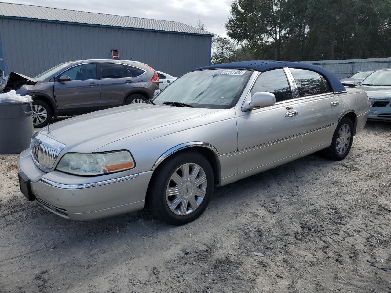 2003 Lincoln Town Car Cartier VIN: 1LNHM83W23Y639990 Lot: 85591924