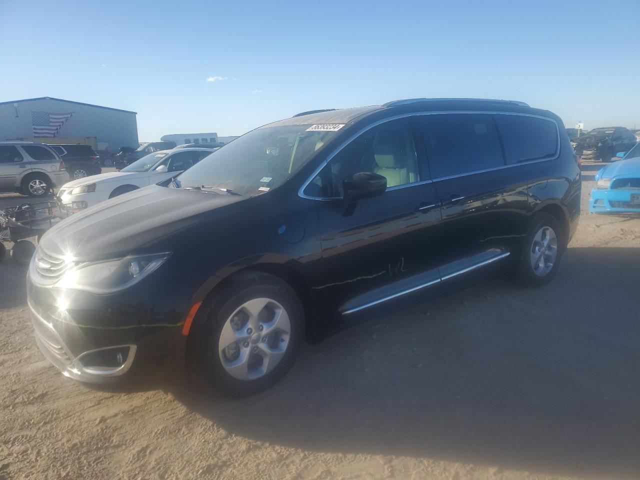 2018 Chrysler Pacifica Hybrid Touring L VIN: 2C4RC1L71JR164331 Lot: 86393234