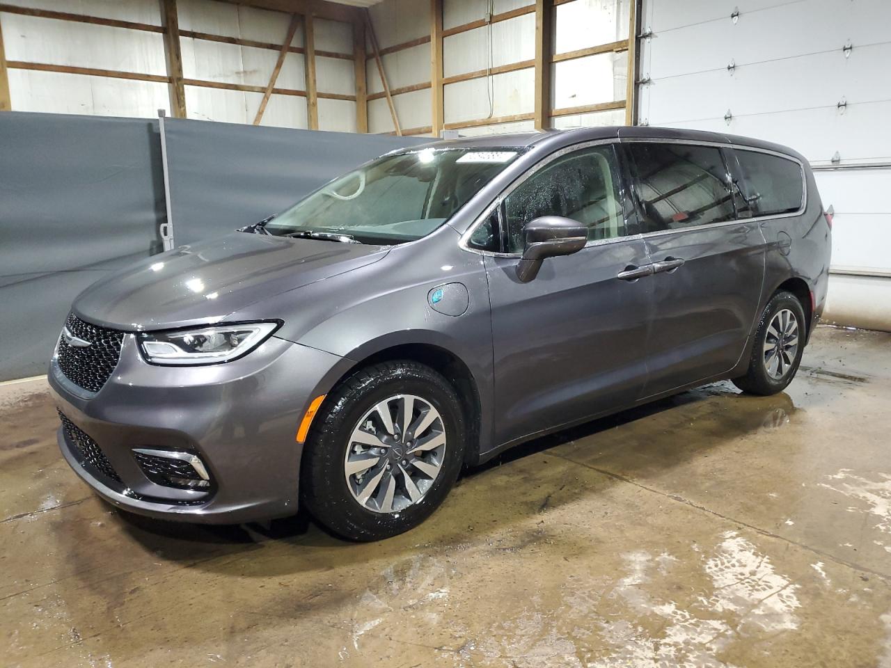 2022 Chrysler Pacifica Hybrid Touring L VIN: 2C4RC1L72NR129805 Lot: 82843884