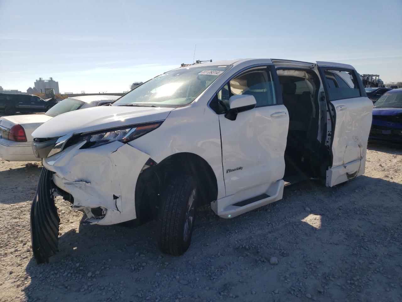 2022 Toyota Sienna Le VIN: 5TDKRKEC4NS105190 Lot: 83109314