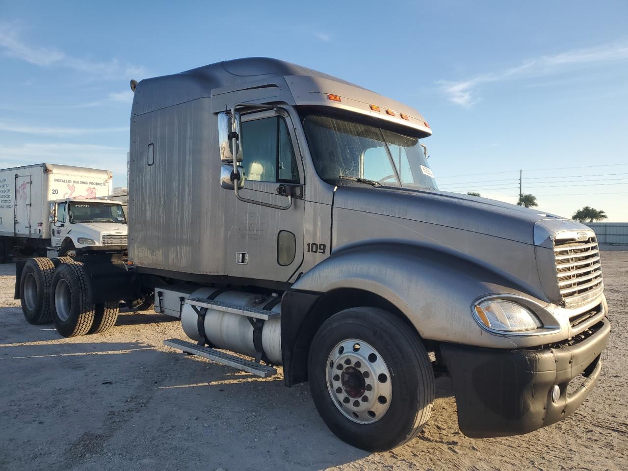 2004 Freightliner Conventional Columbia VIN: 1FUJA6CV74LM19679 Lot: 86259604