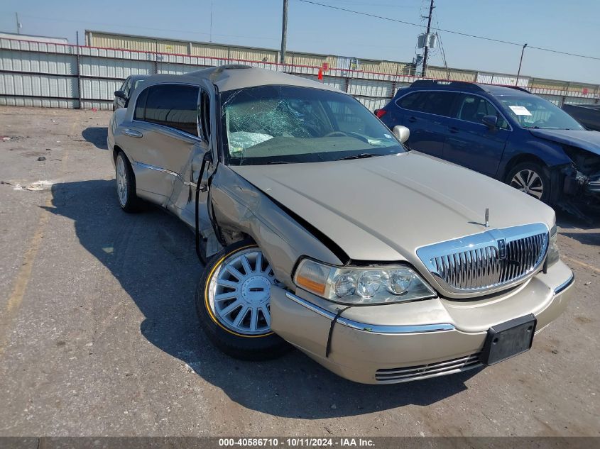 2004 Lincoln Town Car Signature VIN: 1LNHM81W24Y688854 Lot: 40586710