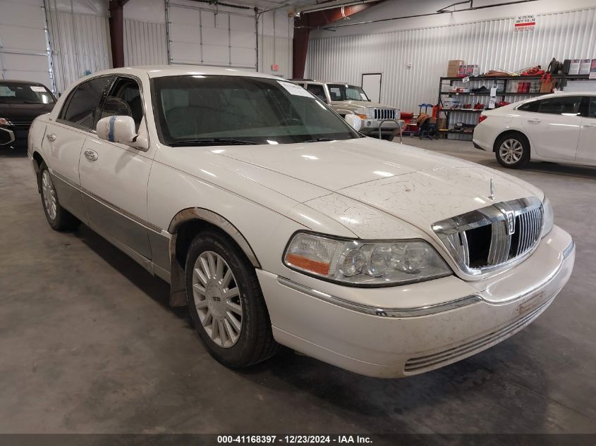 2003 Lincoln Town Car Executive VIN: 1LNHM81W83Y643285 Lot: 41168397